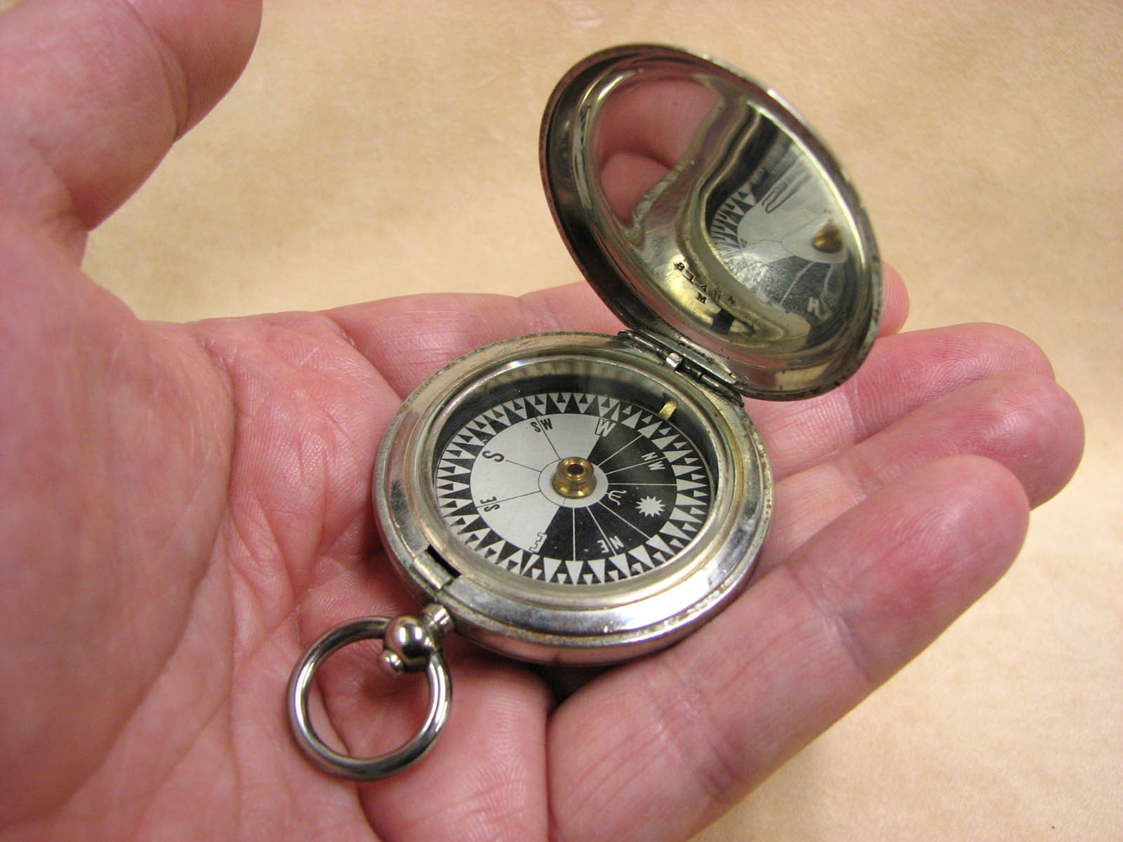 WW1 Dennison MK V pocket compass with Singers Patent style dial dated 1916